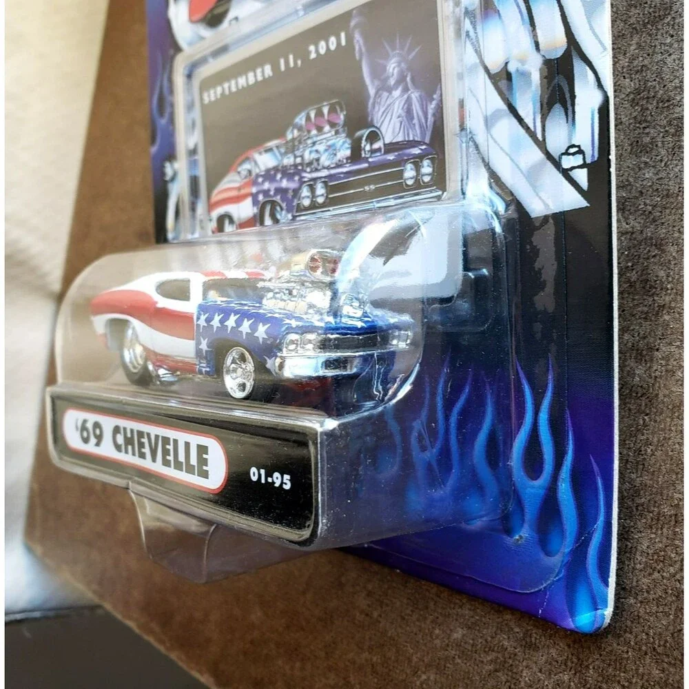 2001 Muscle Machines 1969 CHEVELLE September 11, 2001 1:64 Stripes & Stars 01-95